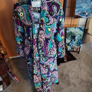 BEAUTIFUL VERA BRADLEY ROBE - NO BELT - BOLD PURPLE/BLUE COLORS.  SIZE S/M